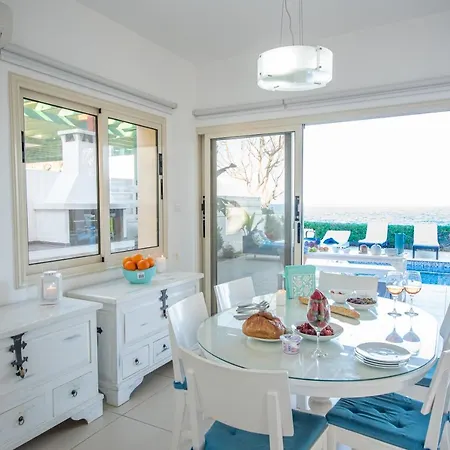 Artisan First Line Seafront Villa *
