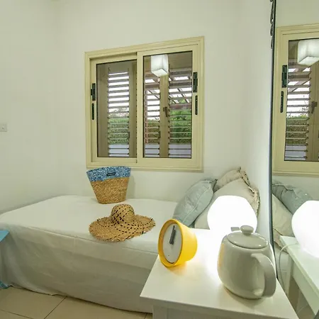 Artisan First Line Seafront فيلة